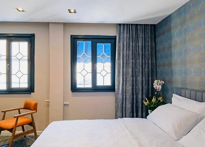 Rexee Hotel