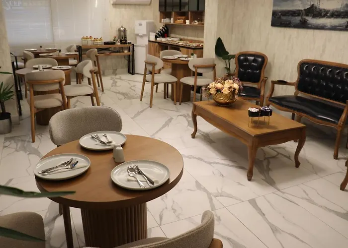 Rexee Hotel